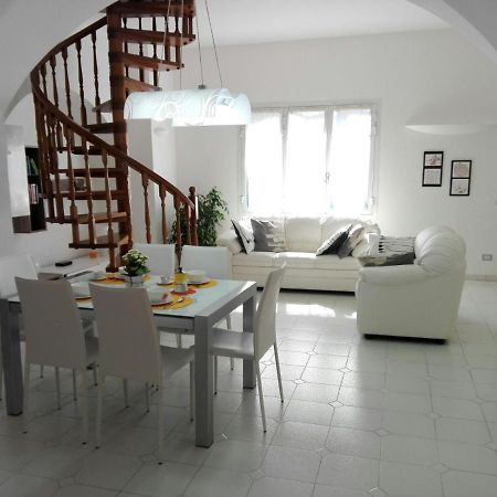 Villa Tramonti E Mare 2 à Cipressa Extérieur photo